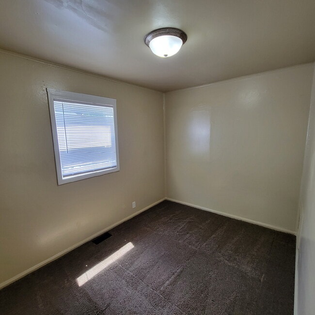 Building Photo - Near Northwest 3BR/2BA Home!