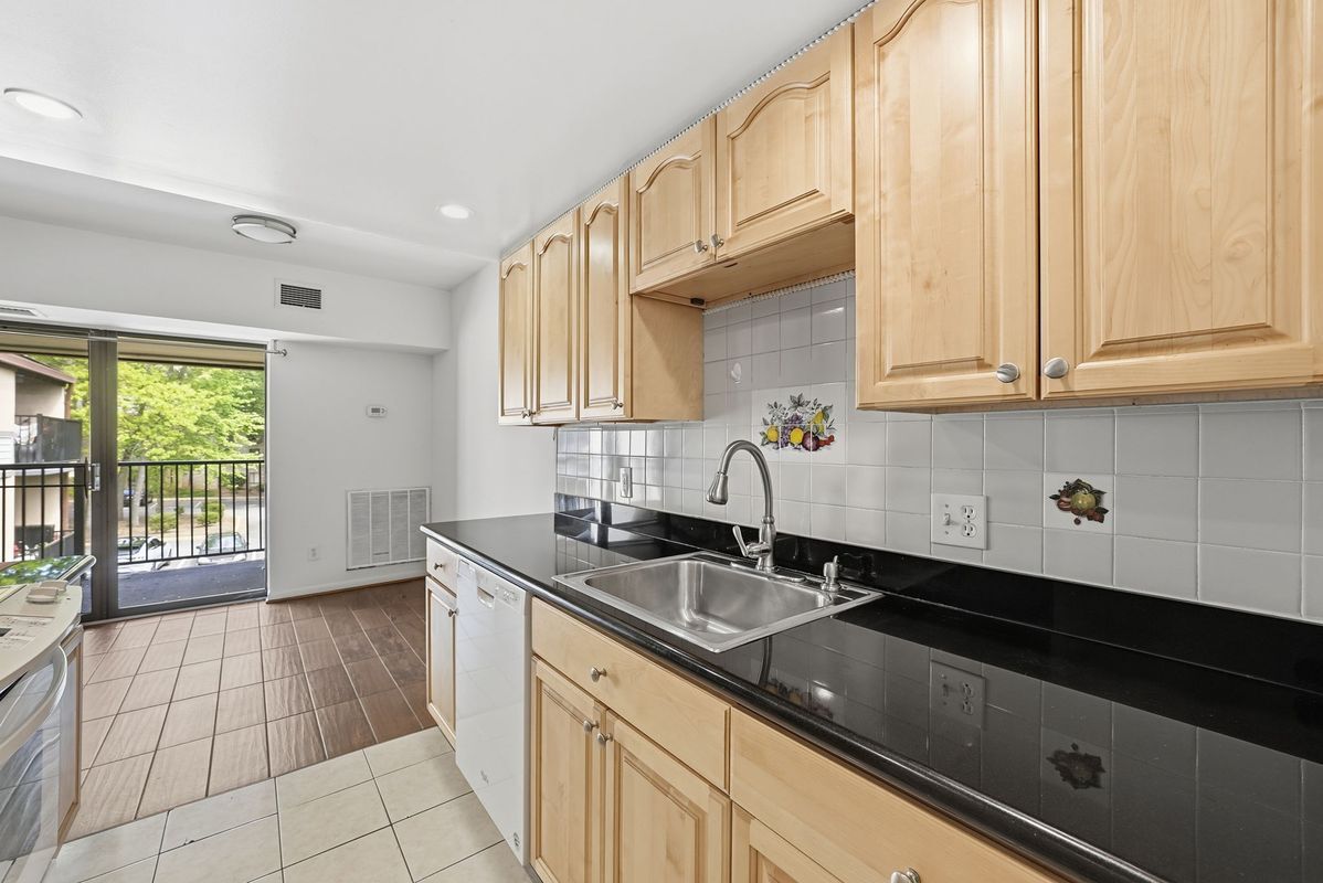 Building Photo - 2255 Castle Rock Square