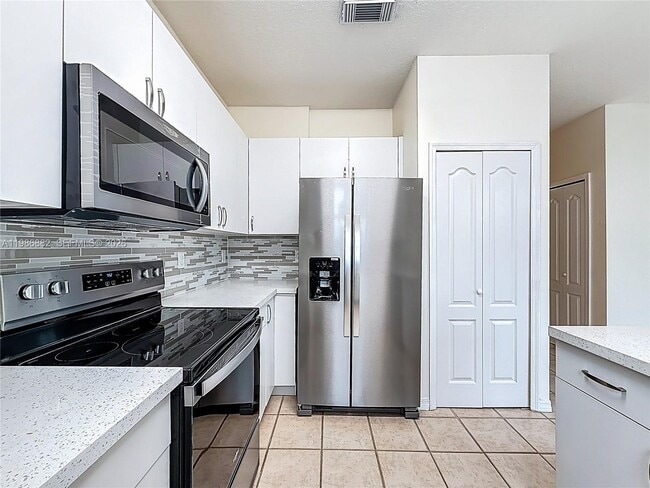 Building Photo - 4330 NW 114th Pl