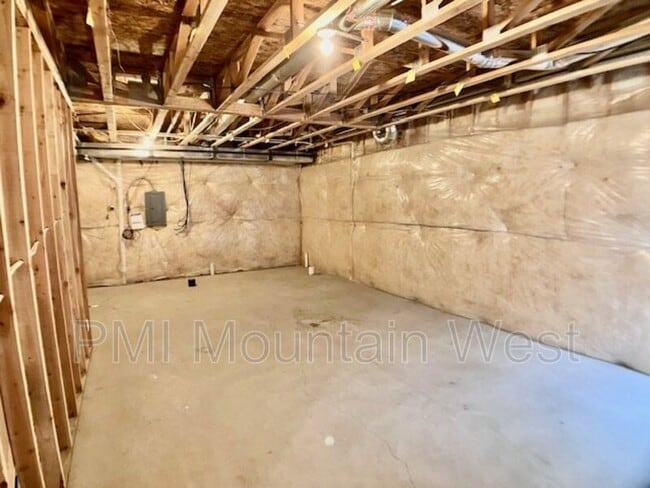 Building Photo - 269 E Ellen Ln