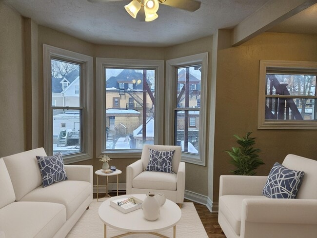 Building Photo - 246 S St Clair St