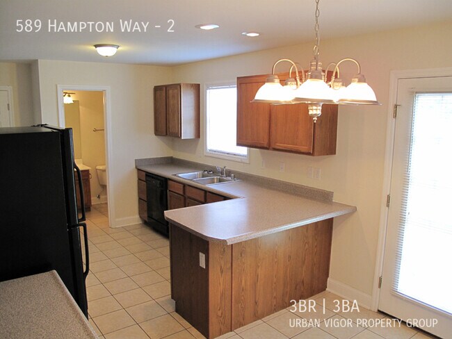 Building Photo - 589 Hampton Way