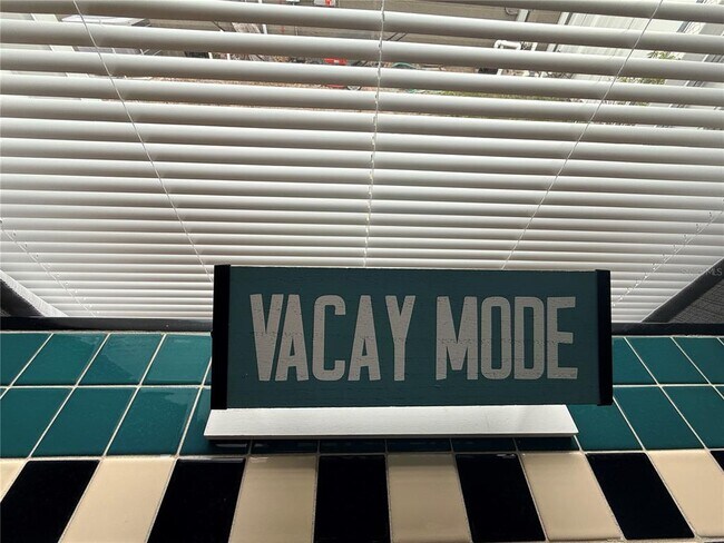 Building Photo - 22497 Glen Ave