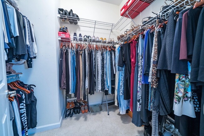 Building Photo - 11860 Valencia Gardens Ave