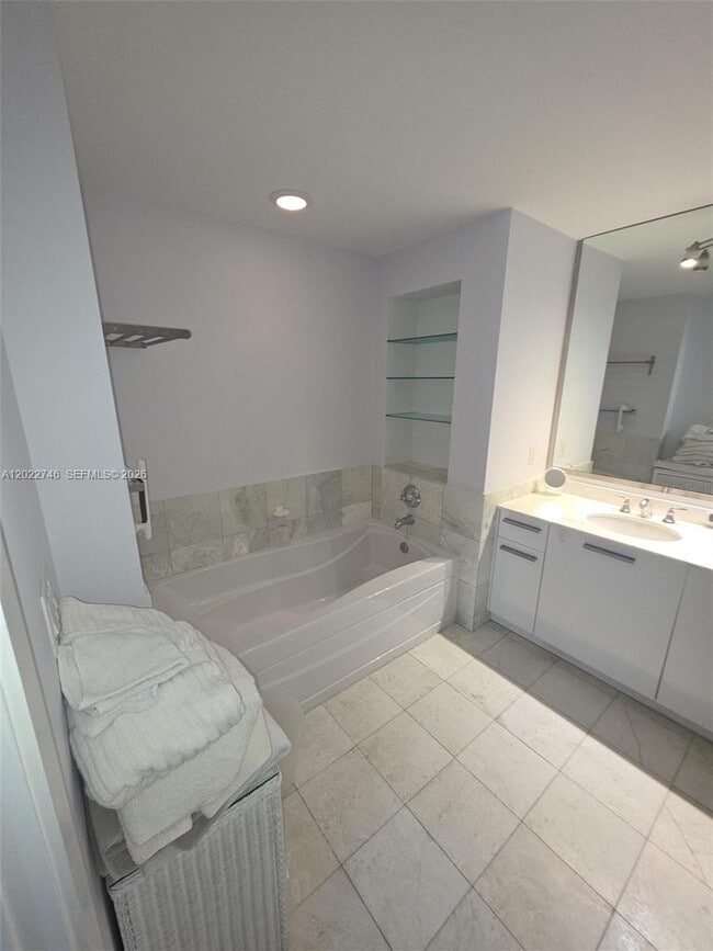 Building Photo - 1060 Brickell Ave