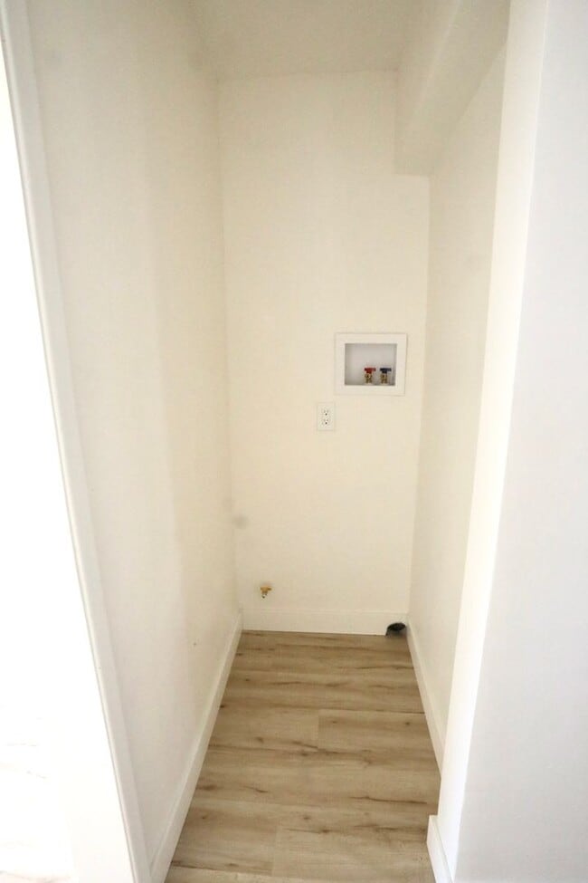 Building Photo - LB2527