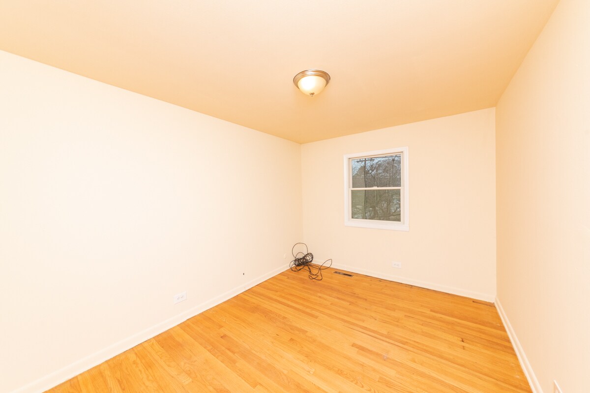 Building Photo - 820 N Milwaukee Ave