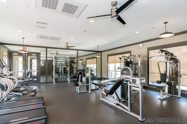 Building Photo - Gorgeous bright 3 bedroom 2.5 bath townhome