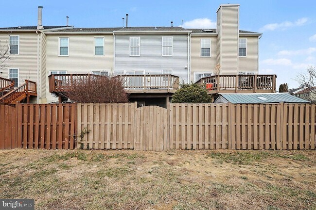 Building Photo - 2003 Paddle Boat Ln