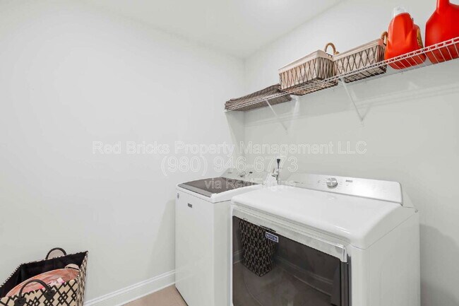 Building Photo - 6126 Russo Ct