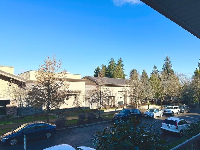 Building Photo - Sunny and Bright 1 bedroom, 1 bathroom Con...