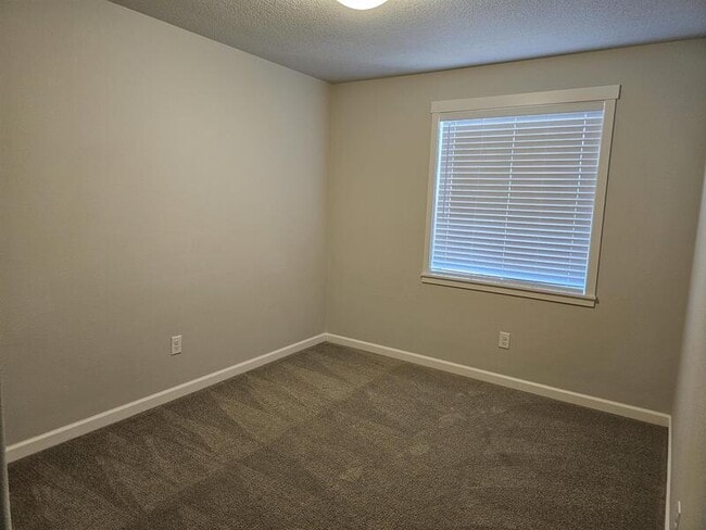 Building Photo - 5724 NE 58th Way