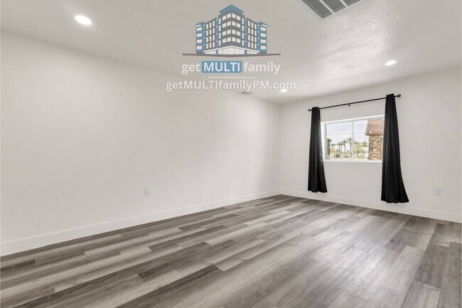 Building Photo - 1006 E Pasadena Ave