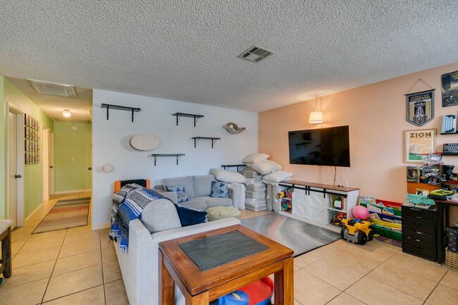 Building Photo - Cute and Cozy 2-bedroom 2-bathroom Townhom...