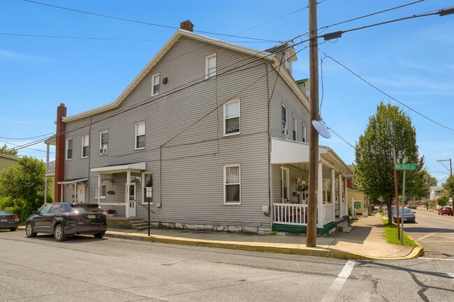 Building Photo - 151 Walnut St