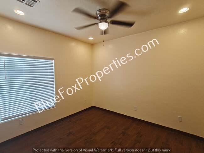 Building Photo - 6621 S De Concini Dr