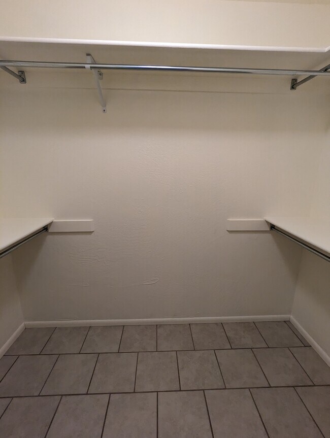 Building Photo - 90 E Cliff House Dr