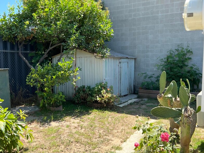 Building Photo - 334 S 8th St