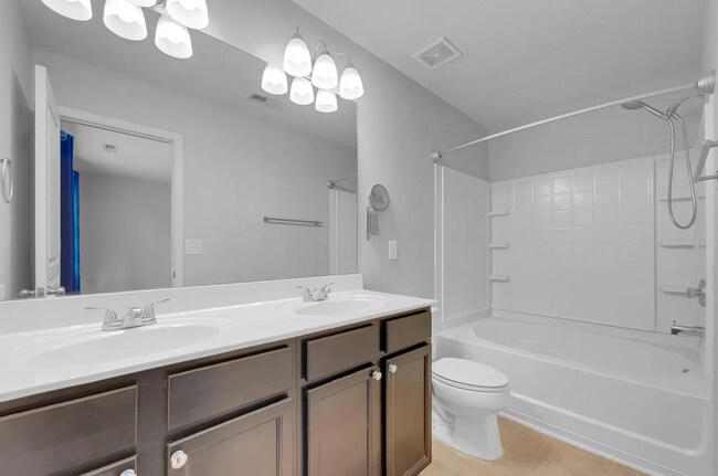 Building Photo - 3-Bedroom Townhome in Highland Creek – Ava...