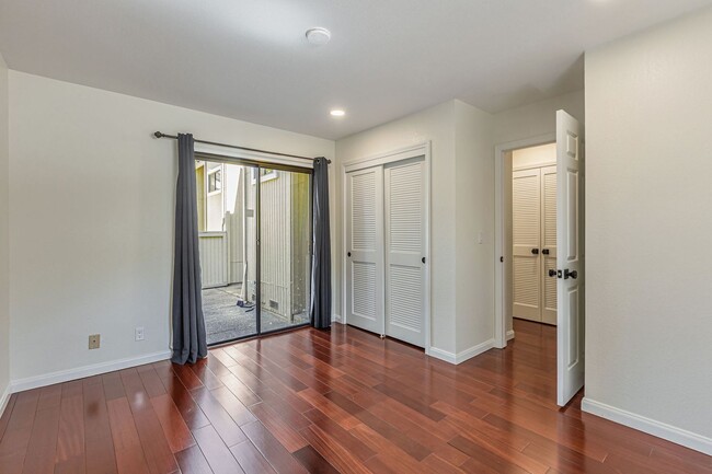 Building Photo - Beautiful Remodeled 3 Bedroom Townhome