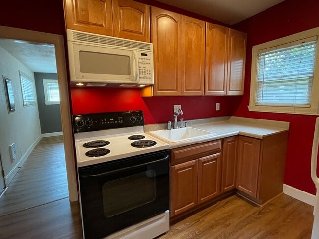 Building Photo - Charming 1BR Cottage | Private Cul-de-Sac & Wrap-Around Porch