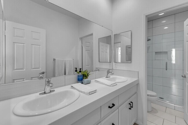 Building Photo - 47383 Bahama Ct