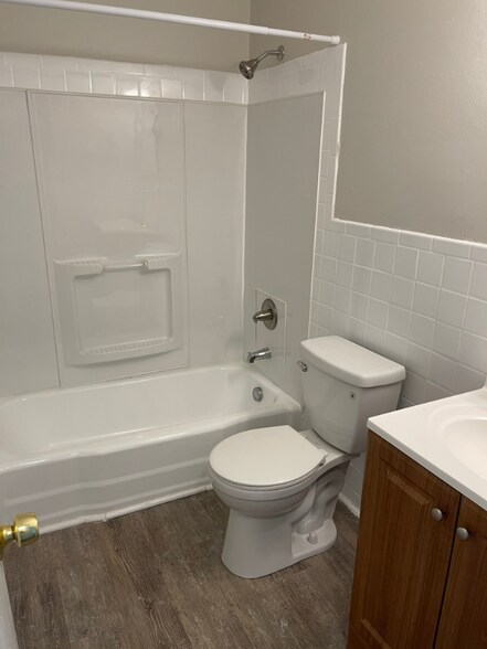 Building Photo - 2412 Azalea Garden Rd