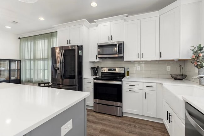 Building Photo - Fox Run Village Rental