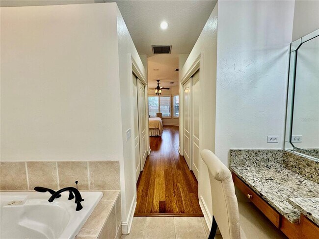 Building Photo - 307 9th Ave E