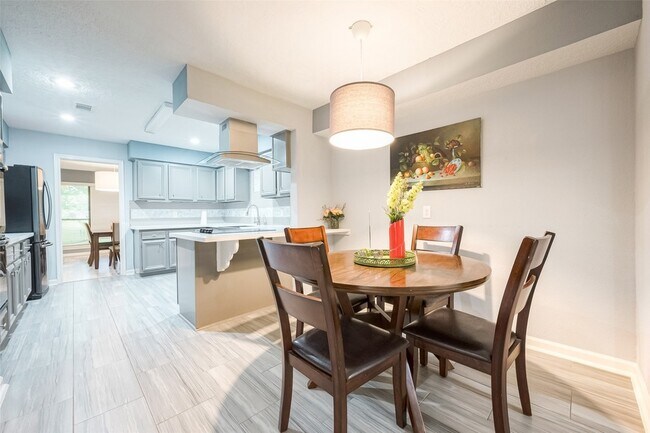 Building Photo - 1723 Rock Fence Dr