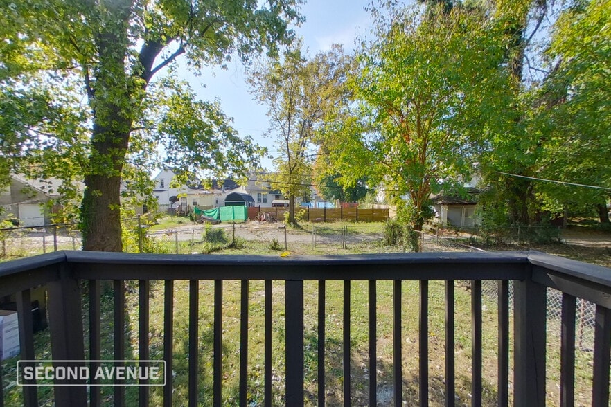 Building Photo - 2114 Greenwood Ave