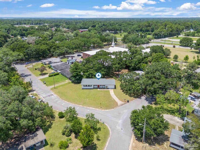 Building Photo - 8 Goodman Ln