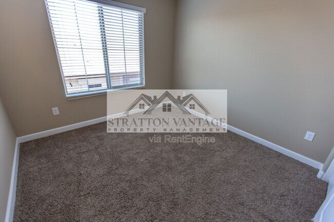 Building Photo - 240 W Juniper Ave