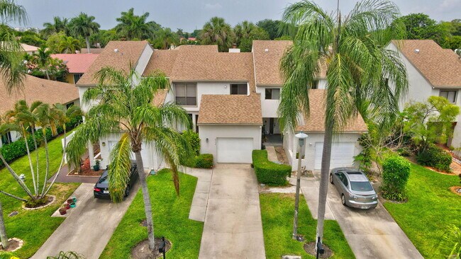 Building Photo - 6732 Canary Palm Cir
