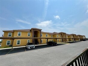 Building Photo - 7 Sylvia Handy Dr