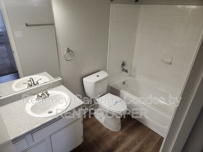 Building Photo - 5530 Chrishire Way