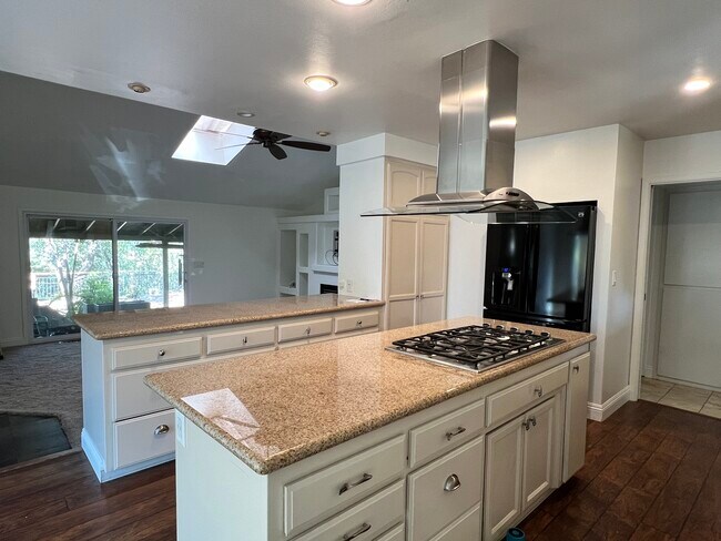 Building Photo - 4425 Las Encinitas Dr