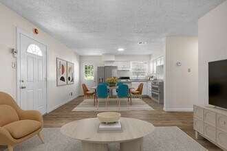 Building Photo - Freshly Renovated 3-Bedroom Duplex