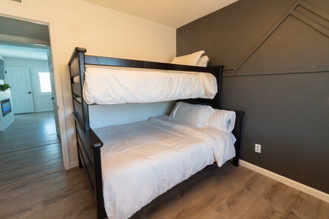 Bedroom 2 - 2619 E Sahuaro Dr