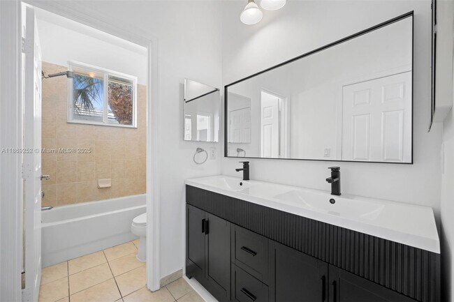 Building Photo - 3019 NW 30th Ave