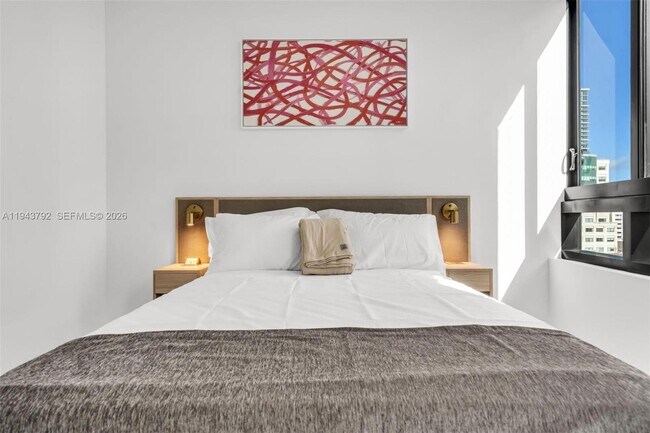 Building Photo - 225 N Miami Ave