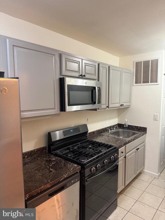 Building Photo - 1739 Gales St NE