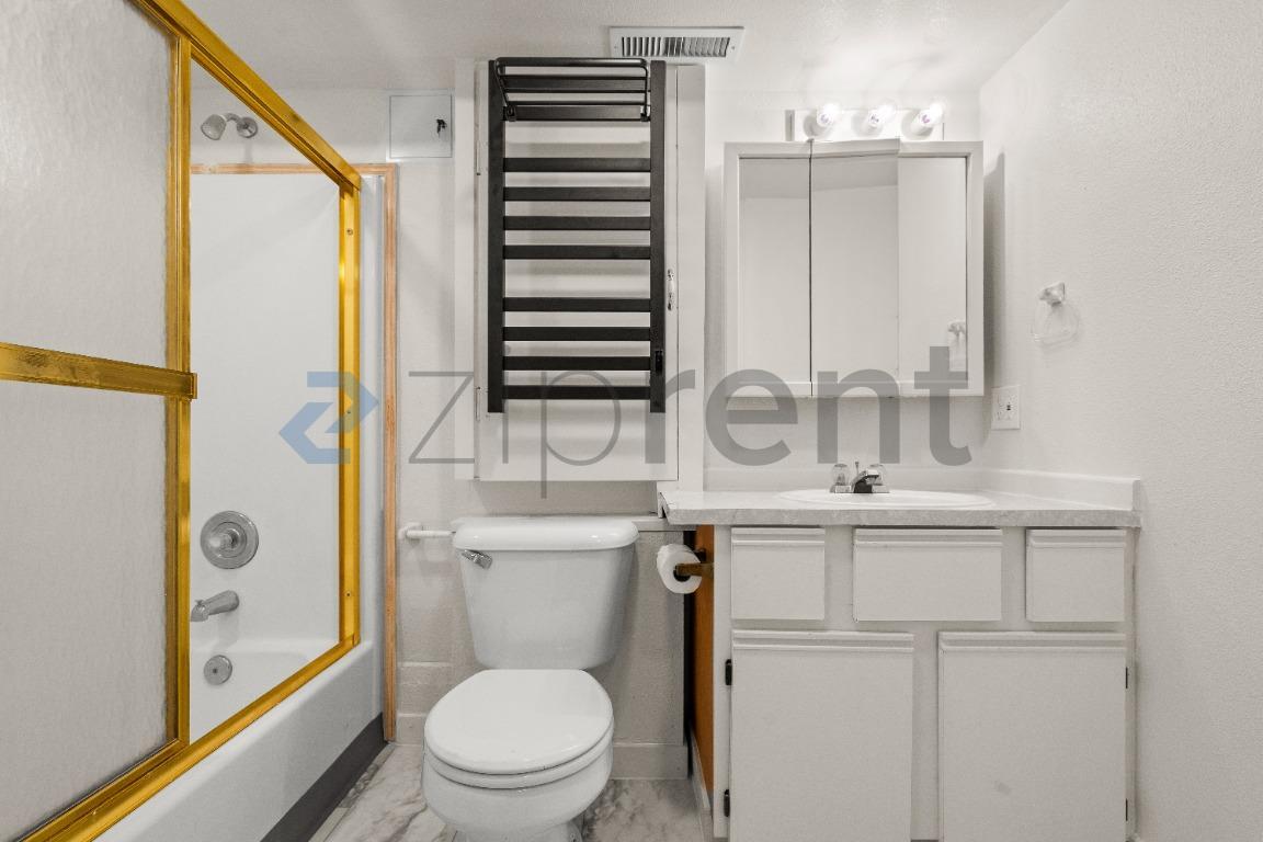 Building Photo - Unit 3
