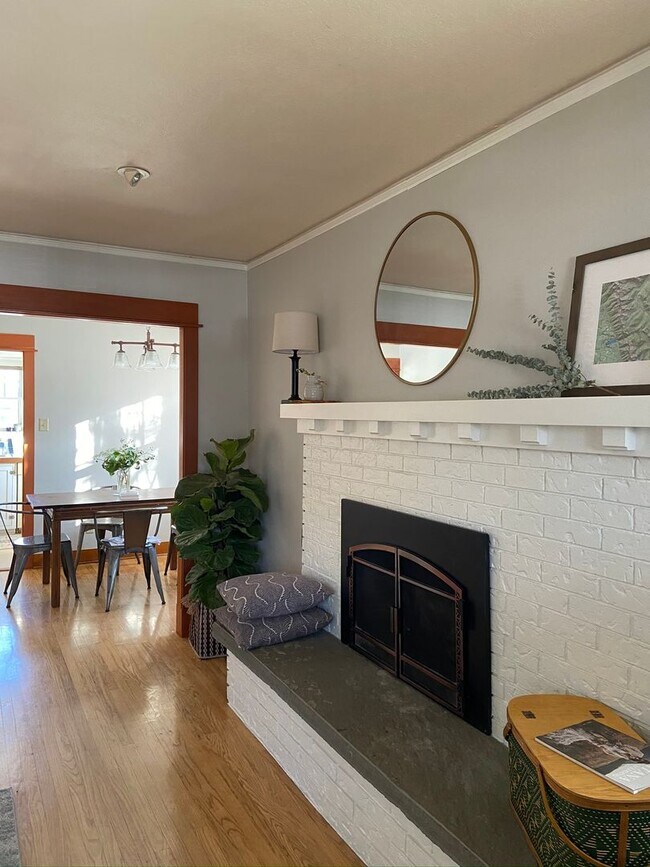 Building Photo - Charming 3 Bed, 2 Bath Craftsman in Missoula’s Coveted University Area