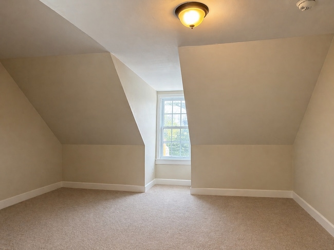 Building Photo - Beautiful 3 Bedroom Townhome in Lancaster - First Floor Washer/Dryer!