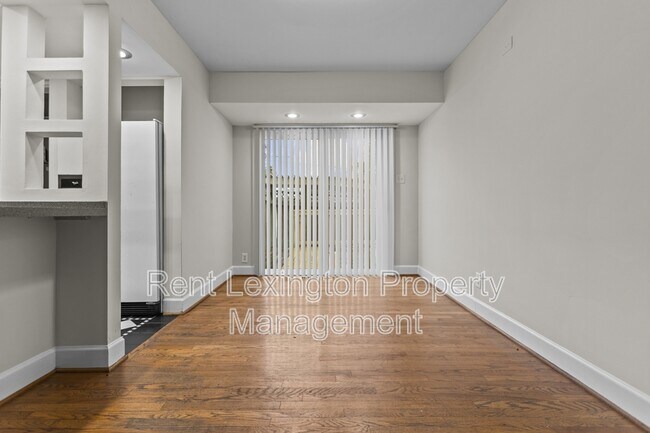 Building Photo - 265 Zandale Dr