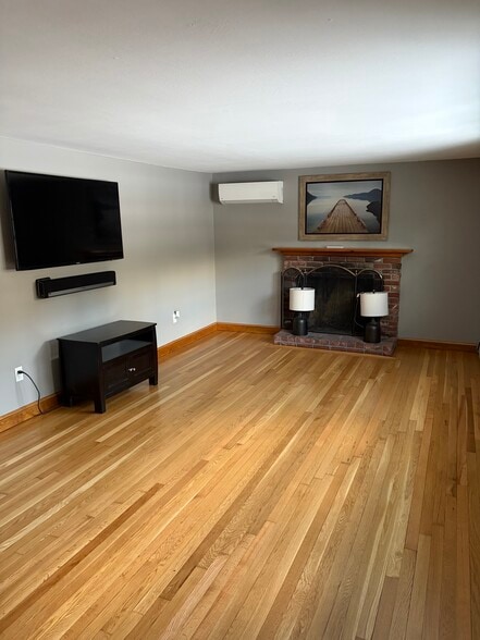 Building Photo - 16 Pelham St