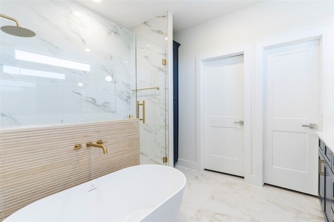 Building Photo - 2428 Ella Blvd