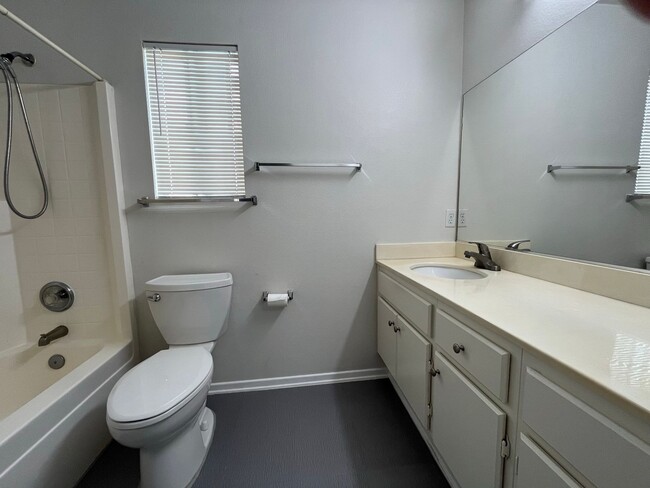 Building Photo - Bright 3-Bedroom Home in Gated Mira Mesa C...