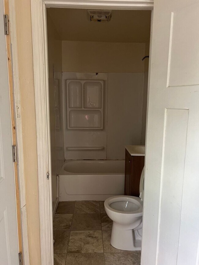 Building Photo - 3215 N 34th St